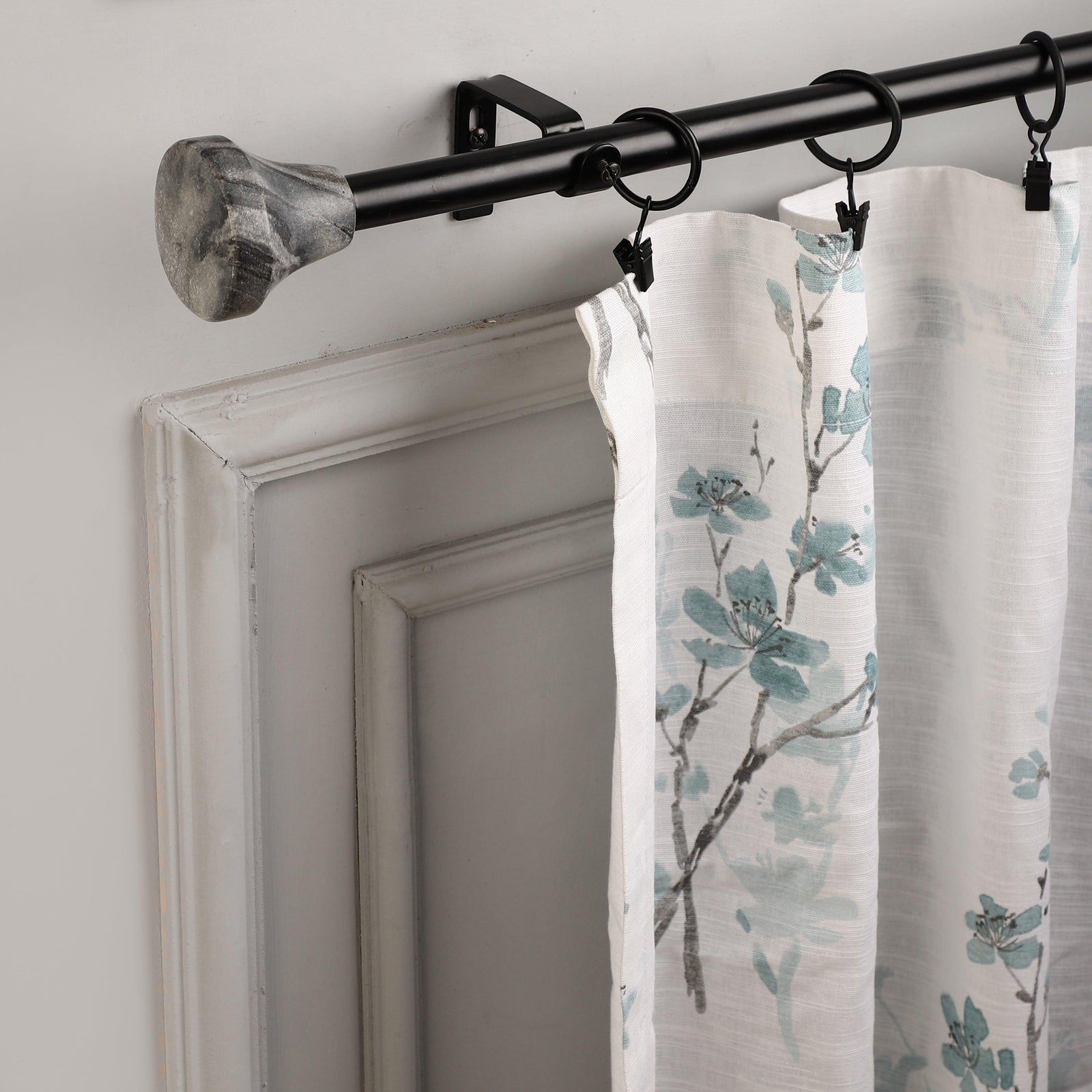 Black Extendable Curtain Pole | Marble Finials | 61 - 366cm - Pickkart